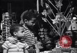Immagine di Bronx meridionale negli anni '60 New York City USA, 1965, secondo 35 filmato di repertorio 65675040521