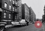 Standbild Einwohner der South Bronx South Bronx New York City USA, 1965, aus Sekunde 16 historischem Filmmaterial Videoclip 65675040522