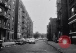 Standbild Einwohner der South Bronx South Bronx New York City USA, 1965, aus Sekunde 28 historischem Filmmaterial Videoclip 65675040522