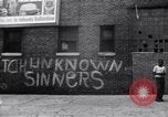 Standbild Einwohner der South Bronx South Bronx New York City USA, 1965, aus Sekunde 39 historischem Filmmaterial Videoclip 65675040522