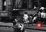 Standbild Einwohner der South Bronx South Bronx New York City USA, 1965, aus Sekunde 48 historischem Filmmaterial Videoclip 65675040522