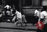 Standbild Einwohner der South Bronx South Bronx New York City USA, 1965, aus Sekunde 51 historischem Filmmaterial Videoclip 65675040522