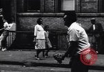 Standbild Einwohner der South Bronx South Bronx New York City USA, 1965, aus Sekunde 52 historischem Filmmaterial Videoclip 65675040522