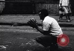 Standbild Einwohner der South Bronx South Bronx New York City USA, 1965, aus Sekunde 54 historischem Filmmaterial Videoclip 65675040522