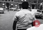 Standbild Einwohner der South Bronx South Bronx New York City USA, 1965, aus Sekunde 62 historischem Filmmaterial Videoclip 65675040522