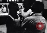 Standbild Nachtleben in South Bronx South Bronx New York City USA, 1965, aus Sekunde 11 historischem Filmmaterial Videoclip 65675040523