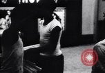 Standbild Nachtleben in South Bronx South Bronx New York City USA, 1965, aus Sekunde 12 historischem Filmmaterial Videoclip 65675040523