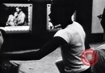 Standbild Nachtleben in South Bronx South Bronx New York City USA, 1965, aus Sekunde 15 historischem Filmmaterial Videoclip 65675040523