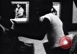 Standbild Nachtleben in South Bronx South Bronx New York City USA, 1965, aus Sekunde 16 historischem Filmmaterial Videoclip 65675040523