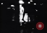 Standbild Nachtleben in South Bronx South Bronx New York City USA, 1965, aus Sekunde 19 historischem Filmmaterial Videoclip 65675040523