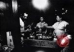 Standbild Nachtleben in South Bronx South Bronx New York City USA, 1965, aus Sekunde 40 historischem Filmmaterial Videoclip 65675040523
