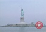Standbild Freiheitsstatue New York City USA, 1970, aus Sekunde 10 historischem Filmmaterial Videoclip 65675040537