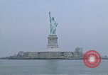 Standbild Freiheitsstatue New York City USA, 1970, aus Sekunde 12 historischem Filmmaterial Videoclip 65675040537
