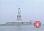 Standbild Freiheitsstatue New York City USA, 1970, aus Sekunde 19 historischem Filmmaterial Videoclip 65675040537