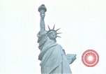 Standbild Freiheitsstatue New York City USA, 1970, aus Sekunde 32 historischem Filmmaterial Videoclip 65675040537