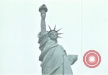 Standbild Freiheitsstatue New York City USA, 1970, aus Sekunde 33 historischem Filmmaterial Videoclip 65675040537