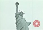 Standbild Freiheitsstatue New York City USA, 1970, aus Sekunde 34 historischem Filmmaterial Videoclip 65675040537