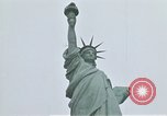 Standbild Freiheitsstatue New York City USA, 1970, aus Sekunde 39 historischem Filmmaterial Videoclip 65675040537