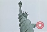 Standbild Freiheitsstatue New York City USA, 1970, aus Sekunde 41 historischem Filmmaterial Videoclip 65675040537