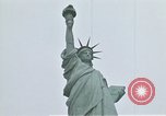 Standbild Freiheitsstatue New York City USA, 1970, aus Sekunde 43 historischem Filmmaterial Videoclip 65675040537