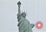 Standbild Freiheitsstatue New York City USA, 1970, aus Sekunde 44 historischem Filmmaterial Videoclip 65675040537