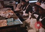 Standbild Handarbeiten und nähen Klasse Kingston Jamaika, 1972, aus Sekunde 1 historischem Filmmaterial Videoclip 65675040547