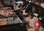 Standbild Handarbeiten und nähen Klasse Kingston Jamaika, 1972, aus Sekunde 3 historischem Filmmaterial Videoclip 65675040547
