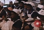 Standbild Handarbeiten und nähen Klasse Kingston Jamaika, 1972, aus Sekunde 10 historischem Filmmaterial Videoclip 65675040547