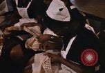 Standbild Handarbeiten und nähen Klasse Kingston Jamaika, 1972, aus Sekunde 18 historischem Filmmaterial Videoclip 65675040547
