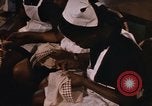 Standbild Handarbeiten und nähen Klasse Kingston Jamaika, 1972, aus Sekunde 22 historischem Filmmaterial Videoclip 65675040547