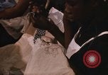 Standbild Handarbeiten und nähen Klasse Kingston Jamaika, 1972, aus Sekunde 26 historischem Filmmaterial Videoclip 65675040547