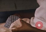 Standbild Handarbeiten und nähen Klasse Kingston Jamaika, 1972, aus Sekunde 32 historischem Filmmaterial Videoclip 65675040547