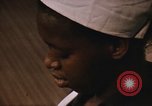 Standbild Handarbeiten und nähen Klasse Kingston Jamaika, 1972, aus Sekunde 44 historischem Filmmaterial Videoclip 65675040547