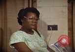 Image contraceptifs Kingston Jamaïque, 1972, de la seconde 15 séquences d'archives historiques vidéo 65675040548