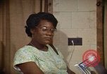 Image contraceptifs Kingston Jamaïque, 1972, de la seconde 18 séquences d'archives historiques vidéo 65675040548