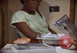Image contraceptifs Kingston Jamaïque, 1972, de la seconde 21 séquences d'archives historiques vidéo 65675040548