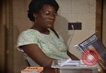 Image contraceptifs Kingston Jamaïque, 1972, de la seconde 28 séquences d'archives historiques vidéo 65675040548