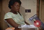 Image contraceptifs Kingston Jamaïque, 1972, de la seconde 29 séquences d'archives historiques vidéo 65675040548