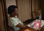Image contraceptifs Kingston Jamaïque, 1972, de la seconde 59 séquences d'archives historiques vidéo 65675040548