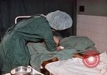 Standbild baby Lieferung Kingston Jamaika, 1972, aus Sekunde 1 historischem Filmmaterial Videoclip 65675040549