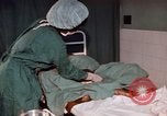 Standbild baby Lieferung Kingston Jamaika, 1972, aus Sekunde 7 historischem Filmmaterial Videoclip 65675040549