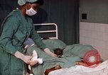 Standbild baby Lieferung Kingston Jamaika, 1972, aus Sekunde 10 historischem Filmmaterial Videoclip 65675040549