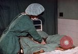 Standbild baby Lieferung Kingston Jamaika, 1972, aus Sekunde 12 historischem Filmmaterial Videoclip 65675040549