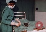 Standbild baby Lieferung Kingston Jamaika, 1972, aus Sekunde 13 historischem Filmmaterial Videoclip 65675040549
