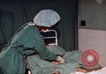 Standbild baby Lieferung Kingston Jamaika, 1972, aus Sekunde 18 historischem Filmmaterial Videoclip 65675040549