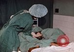 Standbild baby Lieferung Kingston Jamaika, 1972, aus Sekunde 20 historischem Filmmaterial Videoclip 65675040549