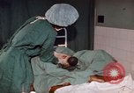 Standbild baby Lieferung Kingston Jamaika, 1972, aus Sekunde 22 historischem Filmmaterial Videoclip 65675040549