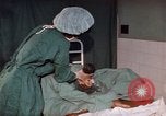 Standbild baby Lieferung Kingston Jamaika, 1972, aus Sekunde 27 historischem Filmmaterial Videoclip 65675040549