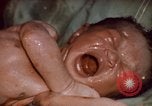 Standbild baby Lieferung Kingston Jamaika, 1972, aus Sekunde 42 historischem Filmmaterial Videoclip 65675040549