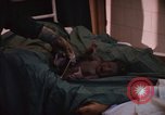 Image accouchement bébé Kingston Jamaïque, 1972, de la seconde 56 séquences d'archives historiques vidéo 65675040550